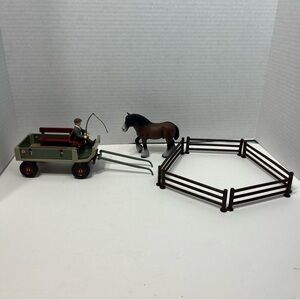 SCHLEICH Wagon driver horse and corral lot farm barn accessories